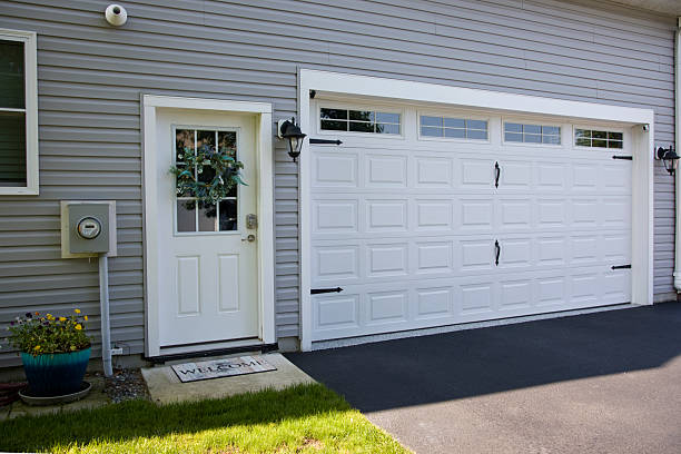 24/7 Emergency Garage Door Panel Replacement experts in Crewe, VA